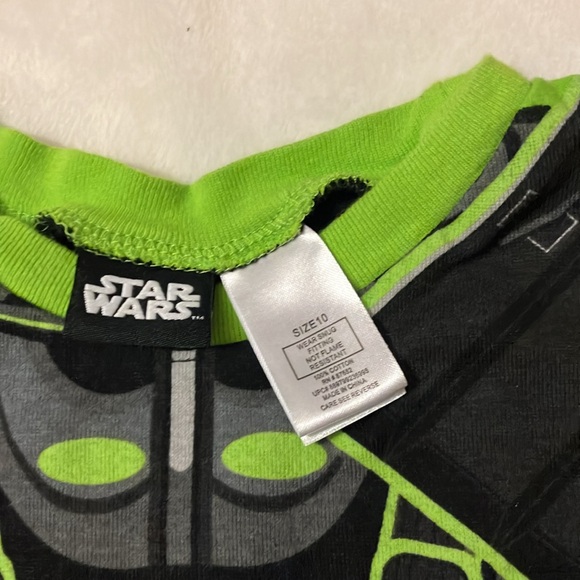 EUC Starwars boys 10 2 pairs of short sleeve + short combo 1 black/1 white - Picture 5 of 5